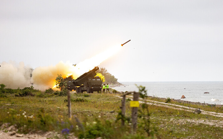 Reservists practiced live fire with Estonia’s HIMARS off the coast of Saaremaa for the first time on July 11, 2025.