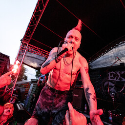 Arvustus. The Exploited: hari punane
