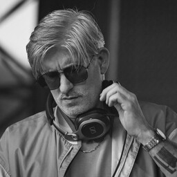Suri prantsuse elektroonilise muusika produtsent ja DJ Kavinsky