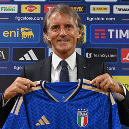 Ametisse naasnud Mancini tahab Itaalia taas tippu viia
