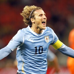 Uruguay peatreeneriks sai koondise legend Forlan
