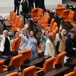 Türgi parlament toetas ajaloolist sammu rahuprotsessis kurdidega