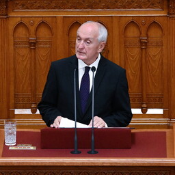 Ungari parlament valis presidendiks endise ülemkohtu juhi András Baka