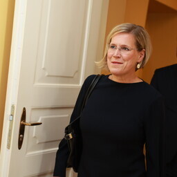 Fotod: Ülle Madise kohtub riigikogu fraktsioonidega