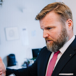 Keskerakond alustab riigikogus läbirääkimisi Michali umbusaldamiseks
