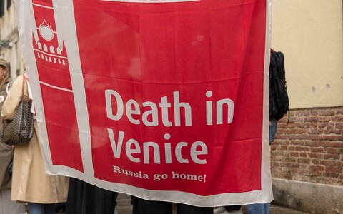 Balti riikide rahvuspaviljonide solidaarsusmarss Ukraina kultuuritöötajatega