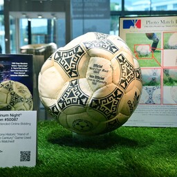 Maradona "jumala käe" värava pall müüdi ligi kolme miljoni euro eest