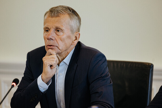 Finance minister: Those getting a positive exception should not complain about pay