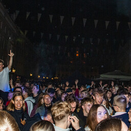 Noortefestivalil "Kus?" annab Tartu raekoja platsis kontserdi Maria Kallastu