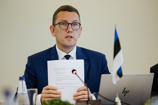 Estonian PM: 2027 Budget Has No Room for Extra Spending, Like a Full Suitcase