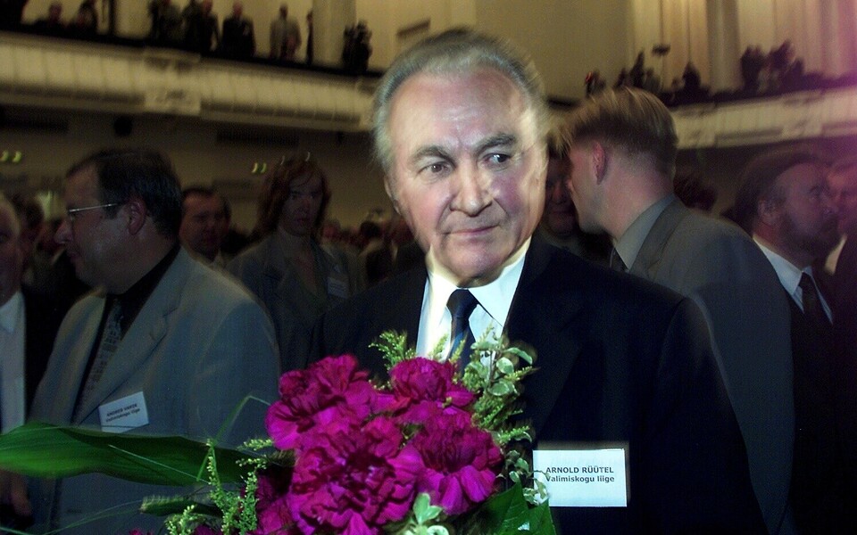 Arnold R&uuml;&uuml;tel immediately after winning the Electoral College vote.