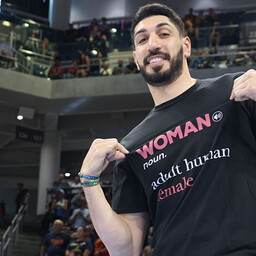 Poleemikat tekitanud endist NBA mängijat ei lubata Chicago Sky areenile
