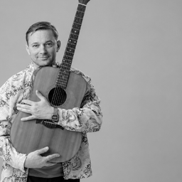 Suri koomik Sten Erik Allikas
