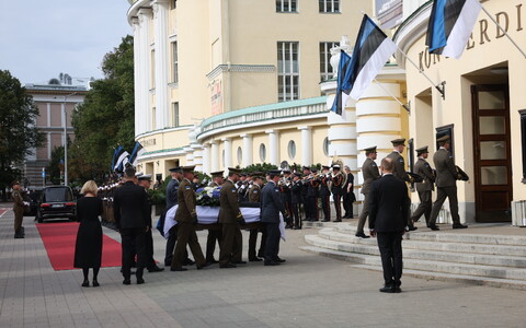 Siim Kallas laid to rest with state honors.