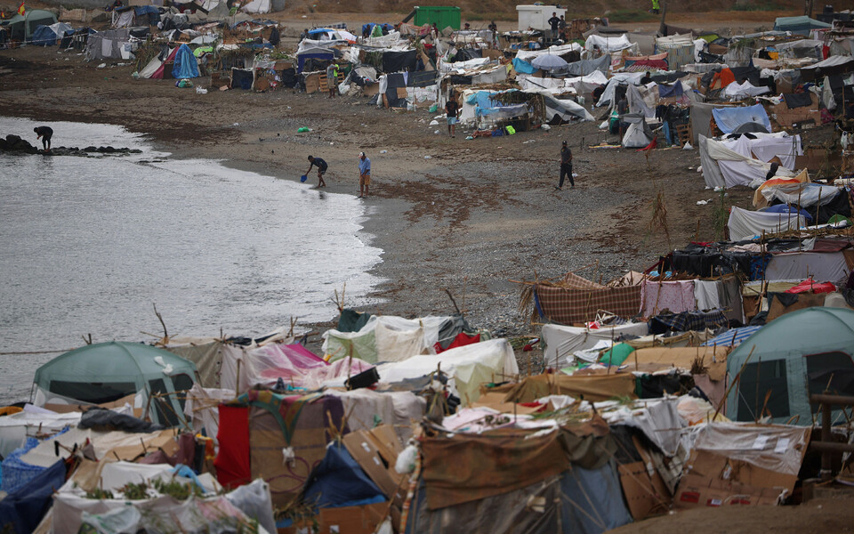 Ceuta rand p&auml;rast migrantide massilist saabumist Marokost