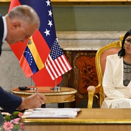 Venezuela miljardär, keda USA uuris rahapesu asjus, sõlmis Pentagoniga naftaleppe