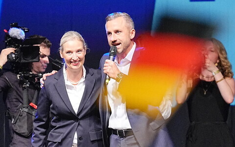 AfD liidrid Alice Weidel ja Ulrich Siegmund t&auml;histavad valimisv&otilde;itu