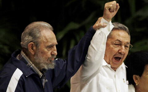 Kuuba kommunistliku režiimi esimene diktaator Fidel Castro ja tema noorem vend Ra&uacute;l Castro