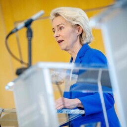 Von der Leyen mõistis hukka Mladići suurejoonelise matusetseremoonia