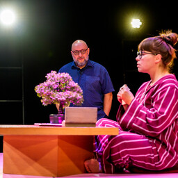 Rakvere teatri hooaja avaetendus "Vöötrada" räägib lapse kaotusest
