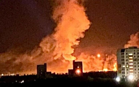 В Саратове после атак украинских дронов загорелся НПЗ.