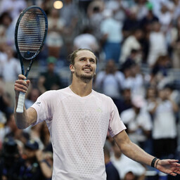 Zverev murdis kolmandat slämmiturniiri järjest finaali