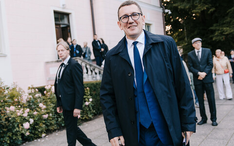 Кристен Михал ответил на критику.