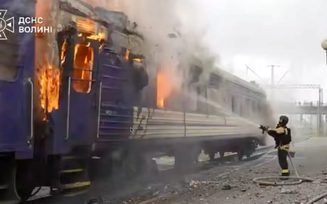 Атакованный беспилотником поезд в Западной Украине.