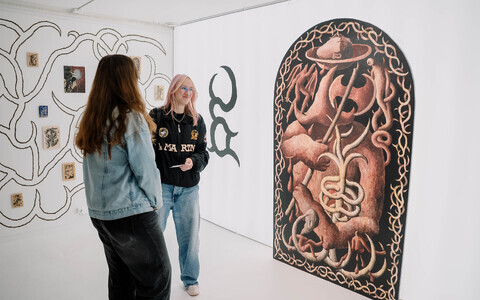 Tartus Kett galeriis avati Ukraina kunstniku Denys Kulikovi näitus