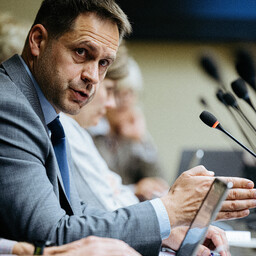 Otse kell 13.15: Vaher, Uudeberg ja ministeeriumiametnikud taas erikomisjonis