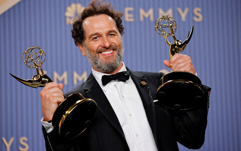 Matthew Rhys võitis parima meespeaosatäitja Emmy nii komöödiasarja kui ka lühisarja kategoorias.