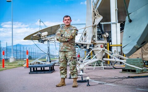 USA kosmosev&auml;gede &uuml;kuse Mission Delta 3 s&otilde;jav&auml;elane Colorado osariigis Petersoni kosmosev&auml;gede baasis.