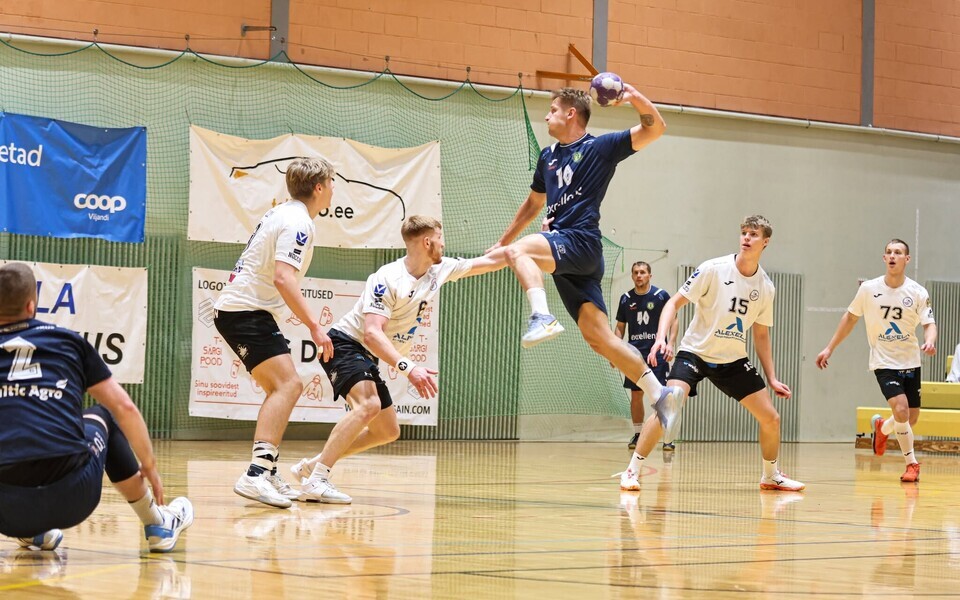 Viljandi HC (sinises) sõidab külla HC Viimsi Alexelale (valges)