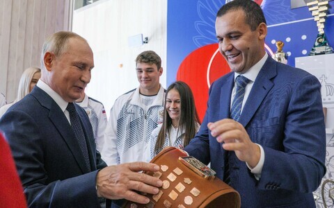 Umar Kremljov ja Vene režiimi juht Vladimir Putin uue poksikeskuse avamisel Moskvas.