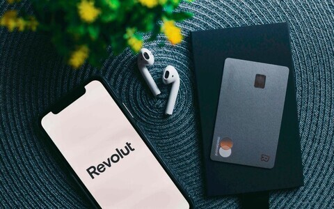 Revolut.