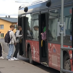 Tartu vald maadleb ülerahvastatud bussiliini probleemiga
