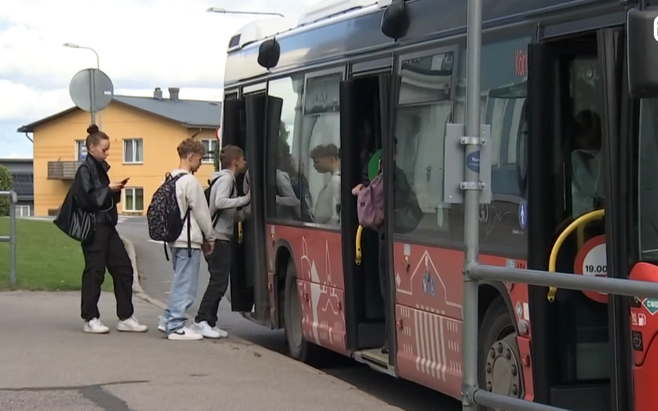 K&otilde;rvek&uuml;la kooli bussiliin.