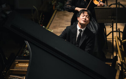ERSO 100. hooaja avakontserdil soleeris orkestri ees 37aastane Lõuna-Korea pianist Yekwon Sunwoo.