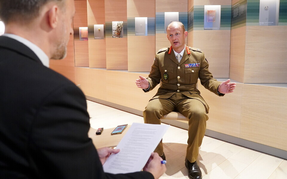 NATO Brunssumi &uuml;hendv&auml;ejuhatuse &uuml;lema aset&auml;itja kindralleitnant John Mead andmas intervjuud LETA-le.
