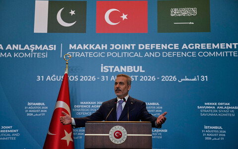 T&uuml;rgi v&auml;lisminister Hakan Fidan kolme riigi kaitsepakti alusel loodud  poliitika- ja kaitsekomitee kohtumisel Istanbulis.