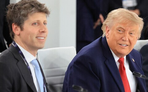 Дональд Трамп (справа) и глава OpenAI Сэм Альтман.