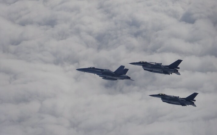 Испанские истребители F-18.