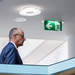 Merz lubas valimiskaotuste kiuste jätkata kantsleriametis