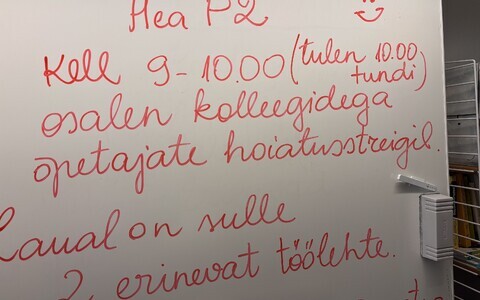 A message on a whiteboard telling students the teacher will be at the warning strike in Paide High School.