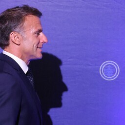 Macron palus Brüsselil kütusehindade ohjeldamiseks leevendada energiareegleid