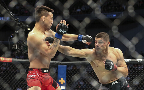 Rodrigo "Kazula" Vargas (paremal) UFC v&otilde;itlus&otilde;htul