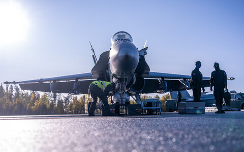 Истребитель F/A-18 Hornet ВВС Финляндии на базе в Лапландии.