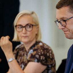Valitsuse järgmise aasta eelarve on nelja protsendiga miinuses