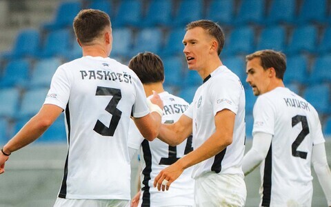 Maksim Paskotši ja Rasmus Peetson Eesti väravat tähistamas