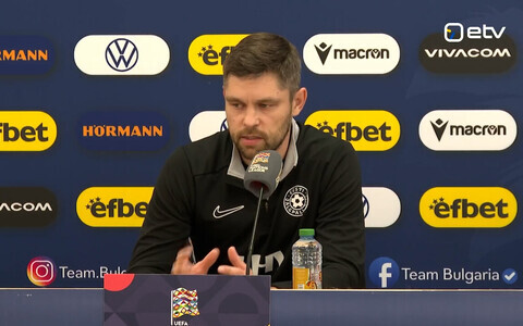 Jürgen Henn pressikonverentsil
